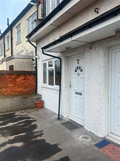 1 Bedroom Flat To Rent In Greenford Road, Sudbury Hill, Harrow, HA1