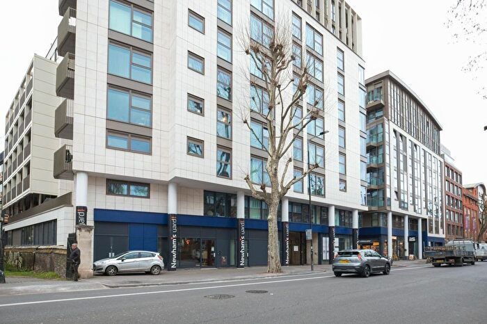 2 Bedroom Flat To Rent In Tower Bridge Road, London, SE1