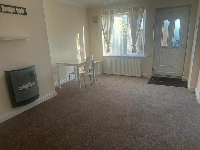 1 Bedroom Terraced House To Rent In Westbury Mount, Leeds, LS10