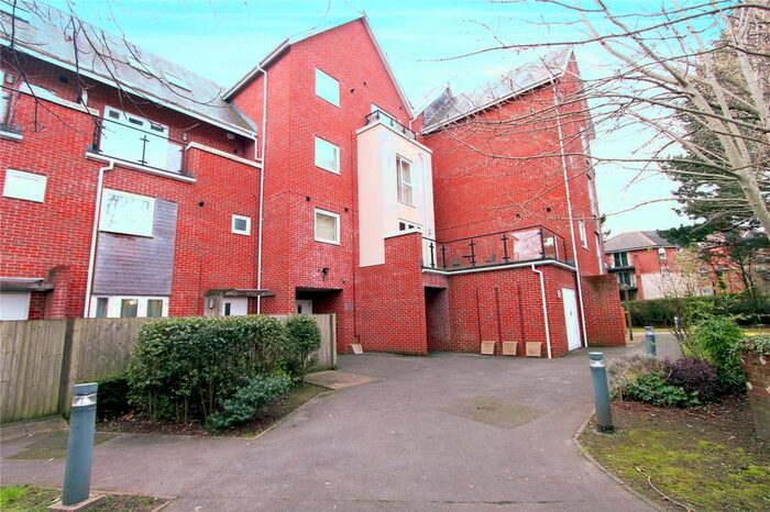 1 Bedroom Flat To Rent In Archers Road, Southampton, Hampshire SO15