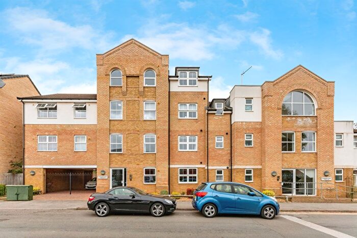 2 Bedroom Flat For Sale In Station Road, Rushden, NN10