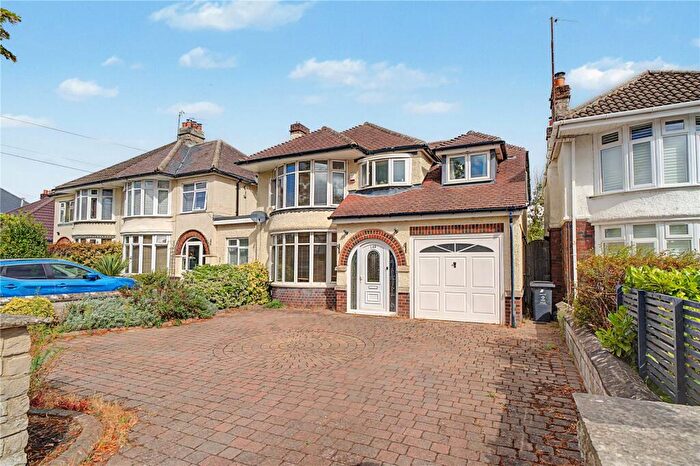 4 Bedroom Detached House For Sale In Marlborough Road, Old Town, Swindon, Wiltshire, SN3