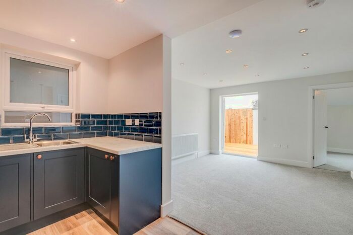 1 Bedroom Flat To Rent In Brackendene, Beacon Hill Road, Hindhead, Surrey, GU26