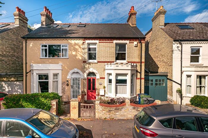 3 Bedroom Semi-Detached House For Sale In St. Andrews Road, Cambridge, CB4
