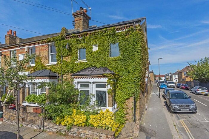 3 Bedroom Property To Rent In Eve Road, Isleworth, TW7