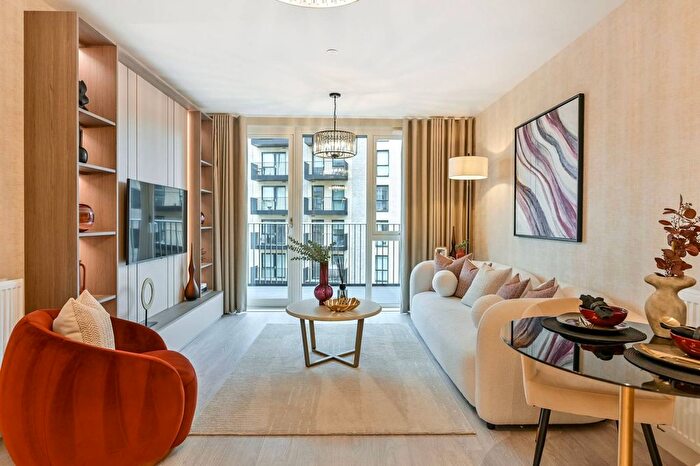 1 Bedroom Flat For Sale In Hayes Village, Hayes, UB3