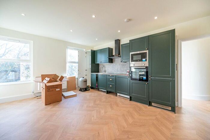 4 Bedroom Flat To Rent In Barking Road, Plaistow, London, E13