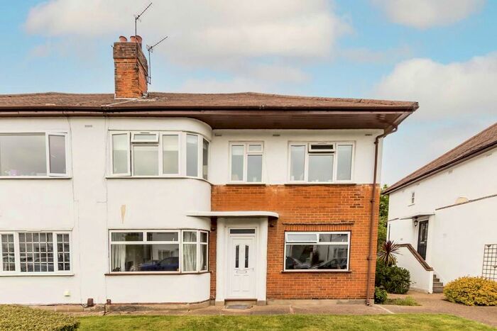 2 Bedroom Flat To Rent In Fulwood Gardens, Twickenham, TW1