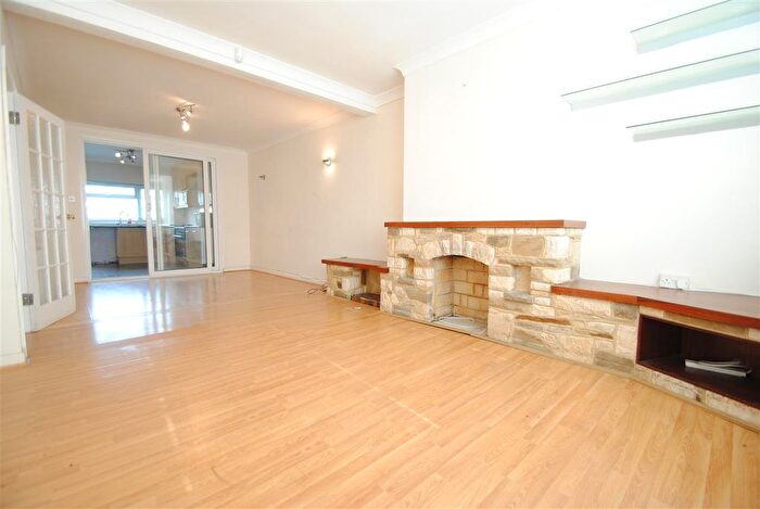 3 Bedroom Semi-Detached House To Rent In West Road, Bedfont, TW14