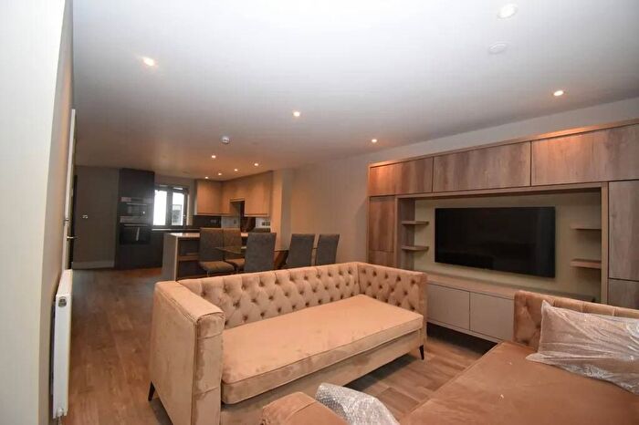 4 Bedroom Flat To Rent In Rosebery Road, London, SW2