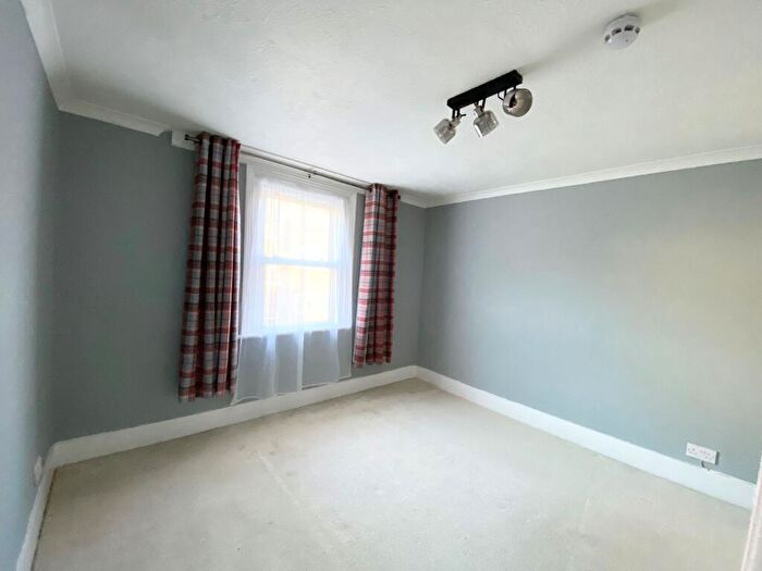 2 Bedroom Apartment To Rent In South Street, Eastbourne, BN21