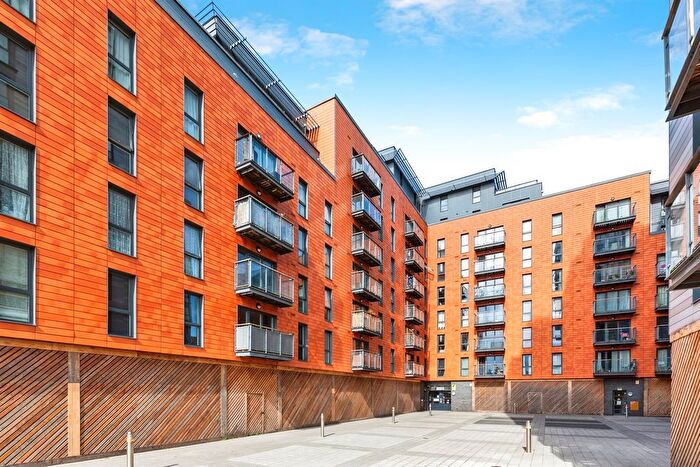 2 Bedroom Flat To Rent In Railway Terrace, Slough, SL2