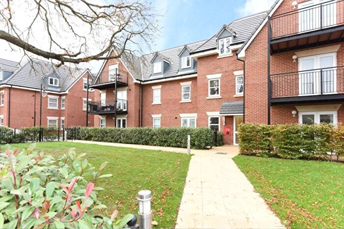 1 Bedroom Flat For Sale In Beech House, Molesey Road, Hersham, KT12