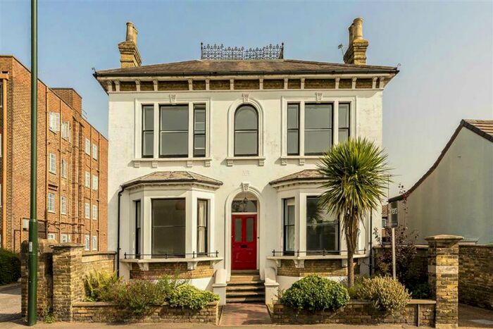 4 Bedroom House To Rent In Park Road, Hampton Wick, KT1