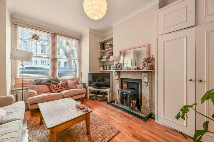 1 Bedroom Flat To Rent In Eckstein Road, Clapham Junction, London, SW11