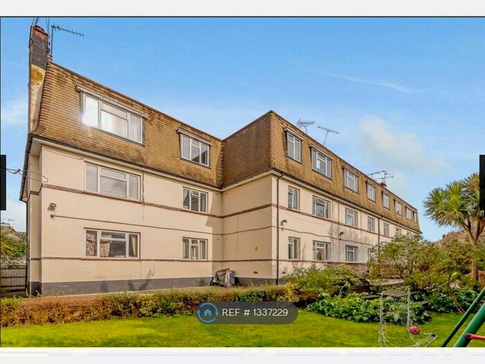 2 Bedroom Flat To Rent In Park Close, Kingston Upon Thames, KT2