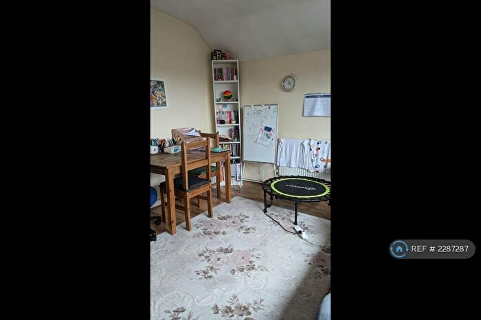 2 Bedroom Flat To Rent In High Lane, Manchester, M21
