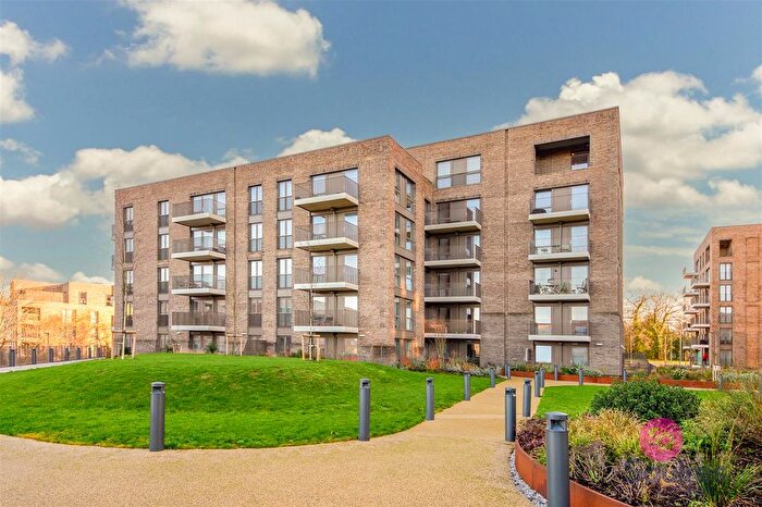 2 Bedroom Flat To Rent In Ridgeway View, London, NW7