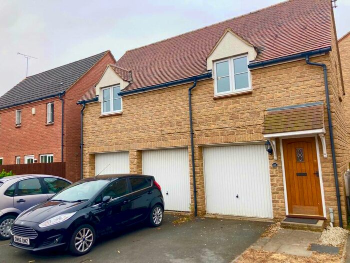 2 Bedroom Parking/garage To Rent In Sir Henry Jake Close, Banbury, OX16