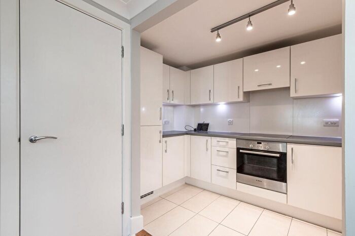 2 Bedroom Flat To Rent In St Peters Court Cephas Street, E1