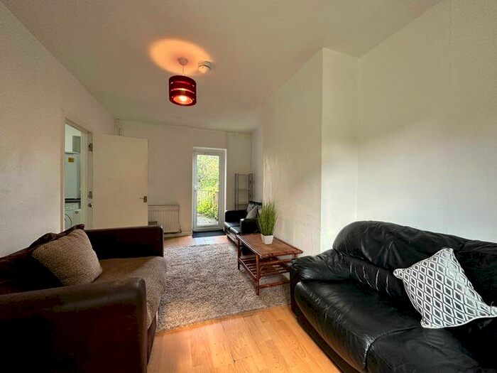 6 Bedroom Semi-Detached House To Rent In Colbourne Avenue, Brighton, BN2