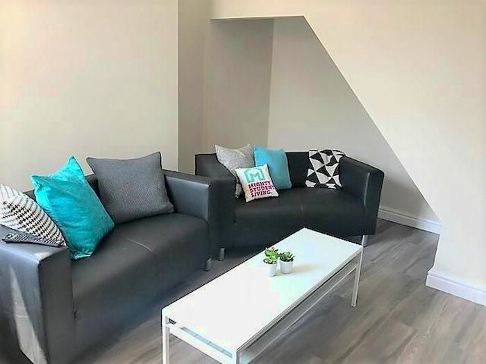 4 Bedroom Property To Rent In Vine Street, LA1