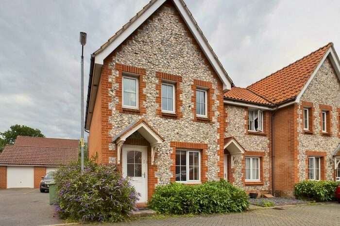 3 Bedroom End Of Terrace House To Rent In Cuthbert Close, Thetford, IP24