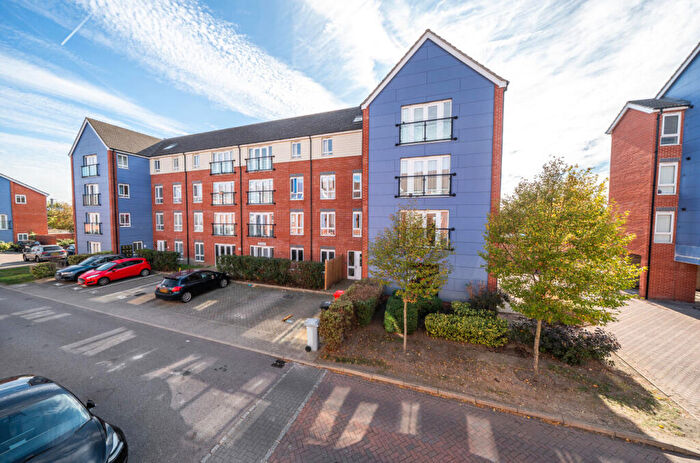 2 Bedroom Apartment For Sale In Chadwick Road, Langley, SL3