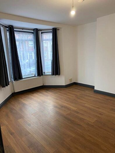 4 Bedroom Semi-Detached House To Rent In Chalfont Avenue, Wembley, HA9