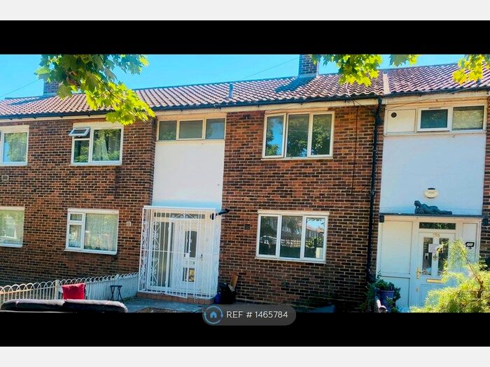 2 Bedroom Terraced House To Rent In Church Manorway, London, SE2