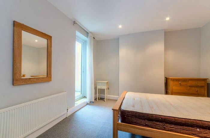 2 Bedroom Flat To Rent In Archel Road, Barons Court, London, W14