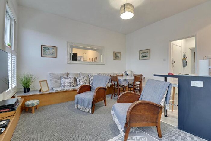 1 Bedroom Flat For Sale In Elm Grove, Southsea, PO5