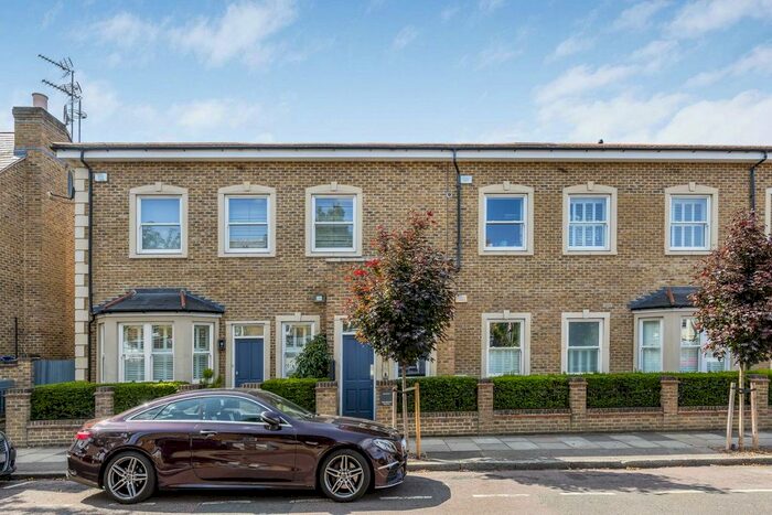 1 Bedroom Flat To Rent In Upper Richmond Road, East Sheen, SW14