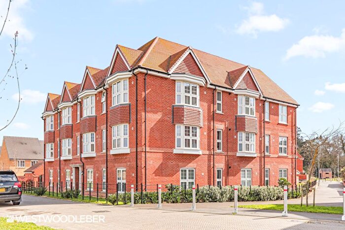 2 Bedroom Flat For Sale In Moye Close, Hoddesdon, EN11