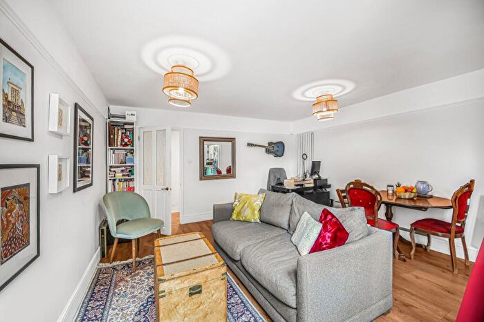 1 Bedroom Flat For Sale In Surr Street, Islington, N7