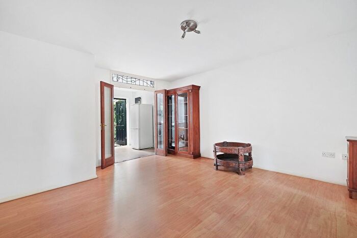 2 Bedroom Terraced House To Rent In Paradise Passage, Islington, N7