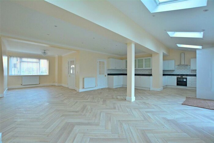 5 Bedroom Semi-Detached House To Rent In Porcupine Close, London, SE9