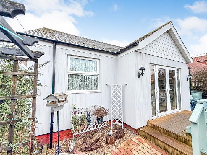 2 Bedroom Semi Detached House For Sale In Park Road, LN12