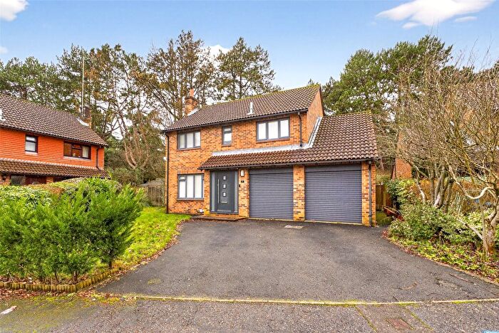 4 Bedroom Detached House For Sale In Prince William Close, Findon Valley, Worthing, West Sussex, BN14