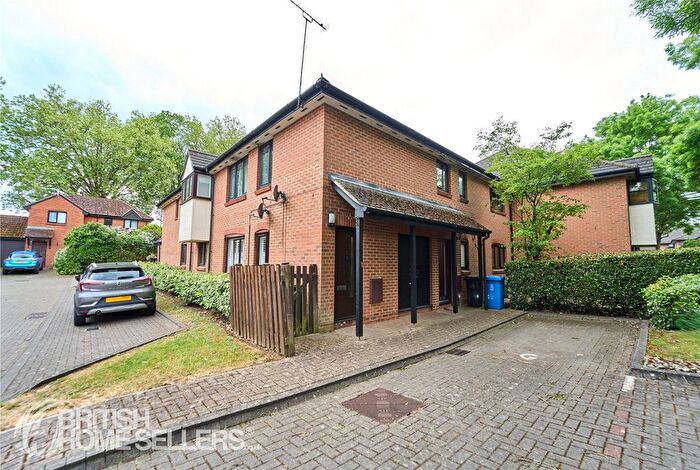 2 Bedroom Flat For Sale In Stonefield Park, Maidenhead, Berkshire, SL6