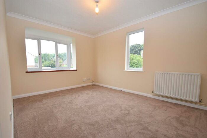 1 Bedroom Flat To Rent In Beecham Berry, Loddon Vale, Basingstoke, Hants, RG22