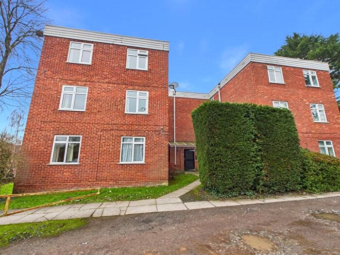 1 Bedroom Flat For Sale In Rainbow Hill, Worcester, Worcestershire, WR3