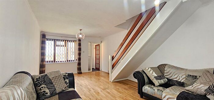 2 Bedroom End Of Terrace House To Rent In Meadowcroft Glade, Westfield, S20