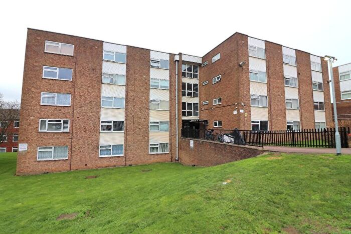 Studio For Sale In Burfield Court, Handcross Road, Luton, Bedfordshire, LU2