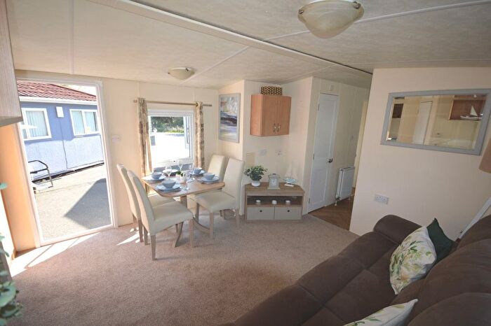 4 Bedroom Mobile/park Home For Sale In Dymchurch Road, New Romney, TN28