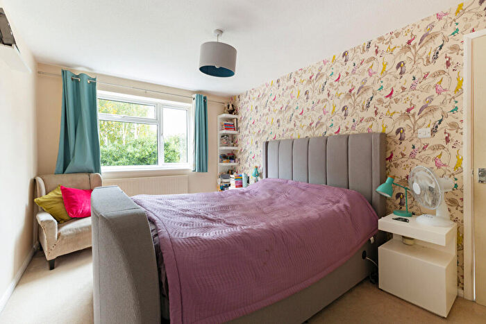 4 Bedroom Detached House For Sale In Stonehouse Road, Liphook, GU30