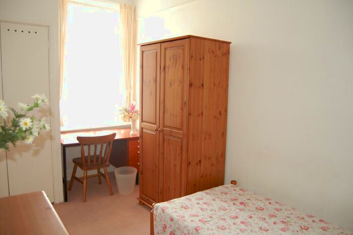 5 Bedroom House To Rent In St. Augustine Road, PO4