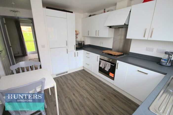 2 Bedroom Semi-Detached House For Sale In Ref Tn - Meadow Bank Allerton, Bradford, West Yorkshire, BD15