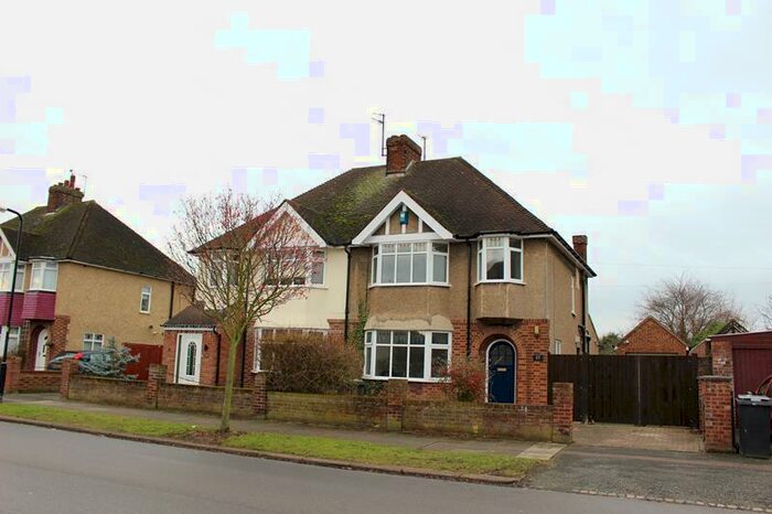 3 Bedroom Semi-Detached House To Rent In Philpotts Avenue, Bedford, MK40