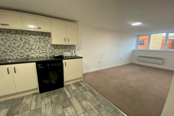 2 Bedroom Flat To Rent In King Street, Dudley DY2